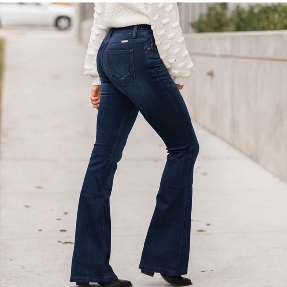 LIKE NEW KanCan Flare Bootcut Jeans Dark Wash Size 13/30 Stretchy Long - Picture 6 of 7